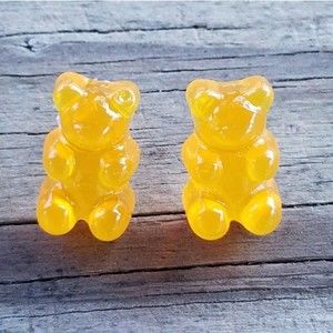 ORANGE GUMMY BEAR STUDS
